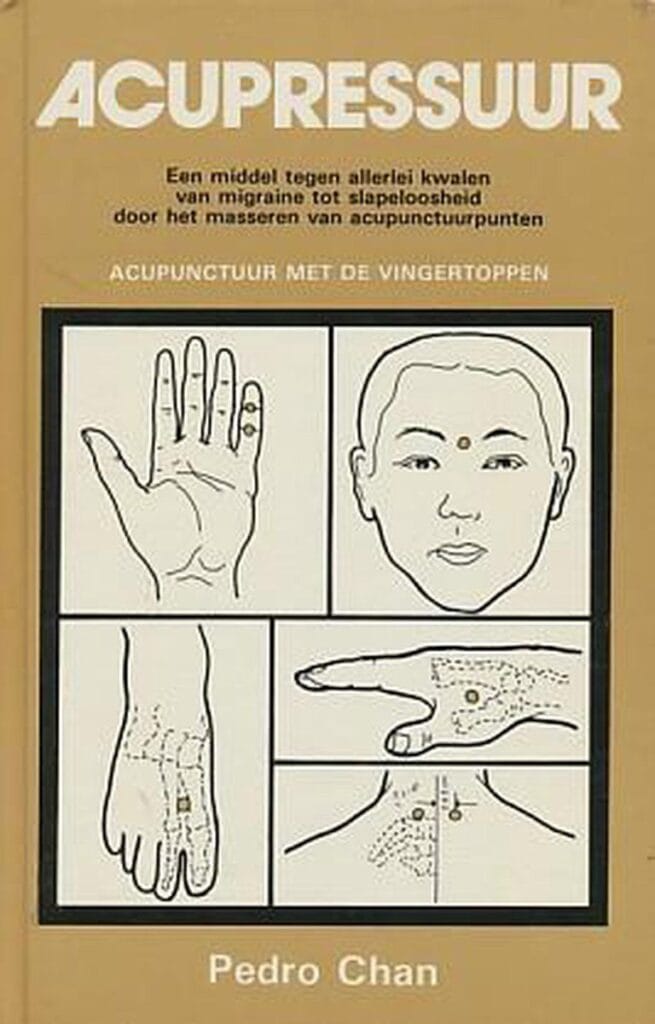 Boeken Acupressuur, cover van het boek acupressuur door Pedro Chan., acupressuur met de vingertoppen.
Kleur is bruin met getekende  acupressuur drukprunten.